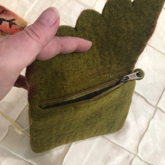 Nwt The Red Sari 2-Piece Felted Wool Zippered Purse Leaf Clutch and Mini Purse - Picture 6 of 10